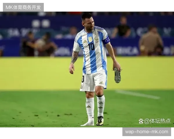 梅西将更多地扮演中场组织者角色,通过精准长传调度两翼为劳塔罗输送炮弹 梅西将更多地扮演中场组织者角色,通过精准长传调度两翼为劳塔罗输送炮弹